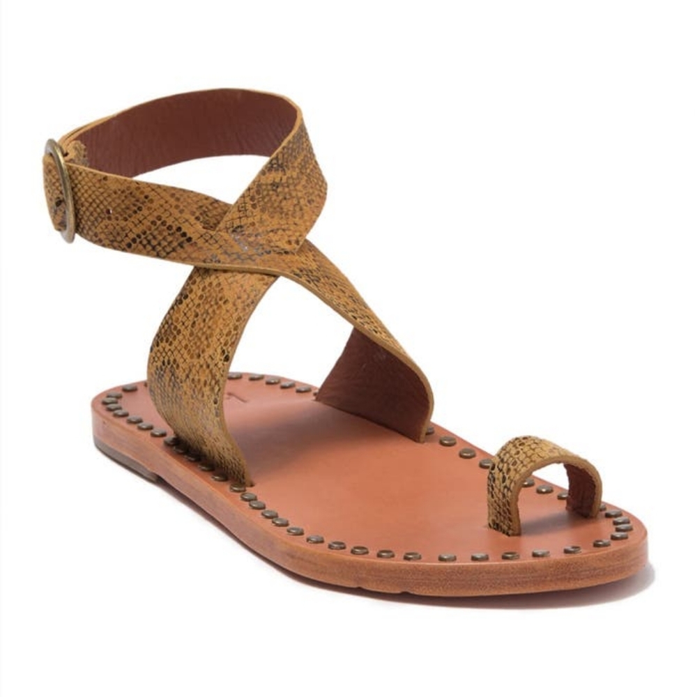 BEEK Crossed Ankle Strap Toe Loop Sandal